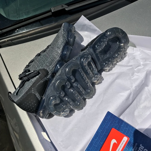 vapormax flynit white
